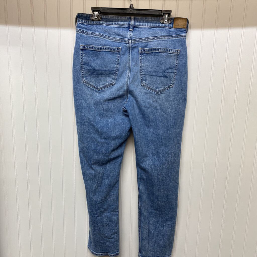 LADIES DISTRESSED JEANS