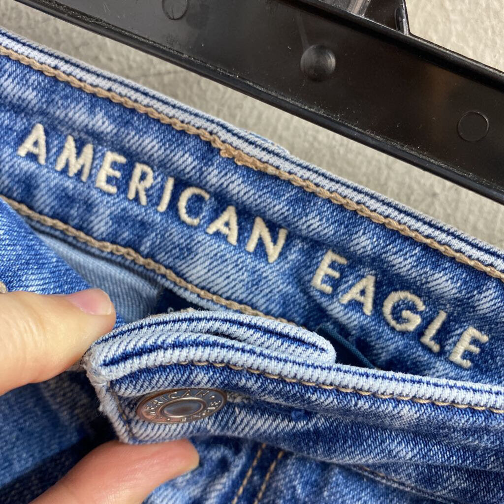 LADIES DISTRESSED JEANS