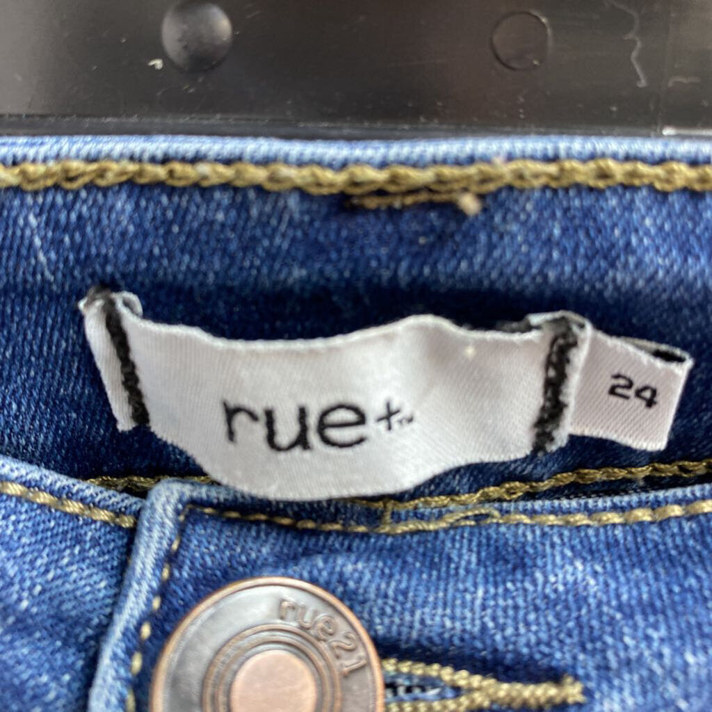 *CURVY DISTRESSED DENIM