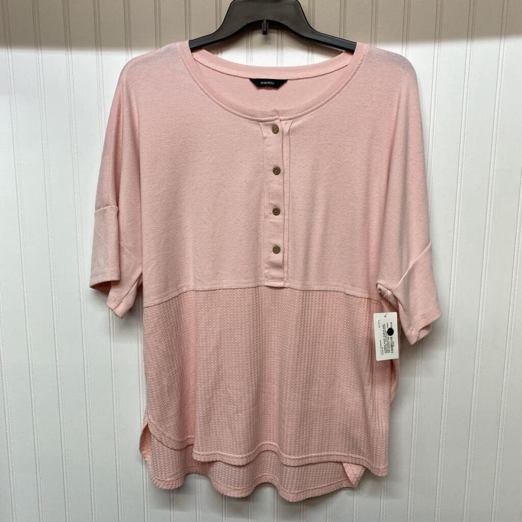 * S/S BUTTON DOWN AND WAFFLE PATTERN DISTRESSED TEE