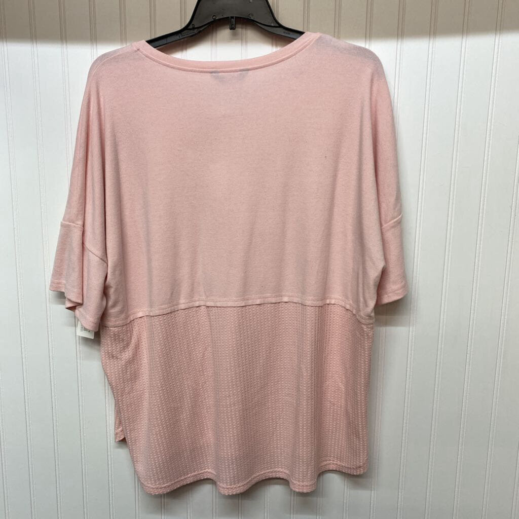 * S/S BUTTON DOWN AND WAFFLE PATTERN DISTRESSED TEE