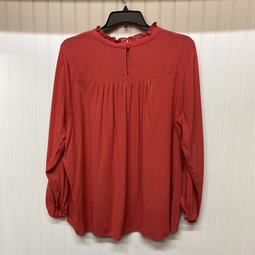 *L/S RUFFLE COLLAR WITH EMBOIRDARY DESIGN ON CHEST