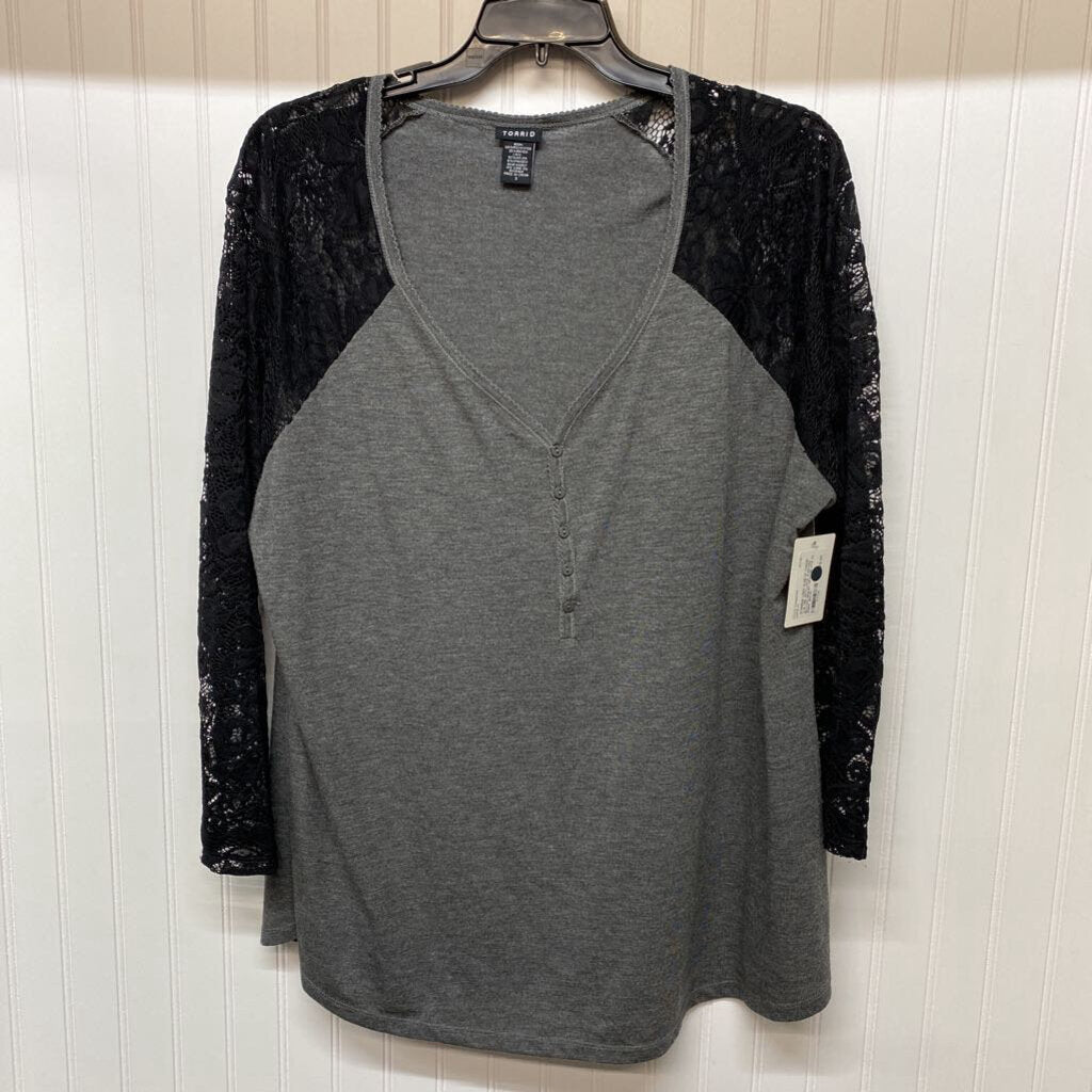 *L/S TEE WITH LACE SLEEVES BUTTON HENLEY