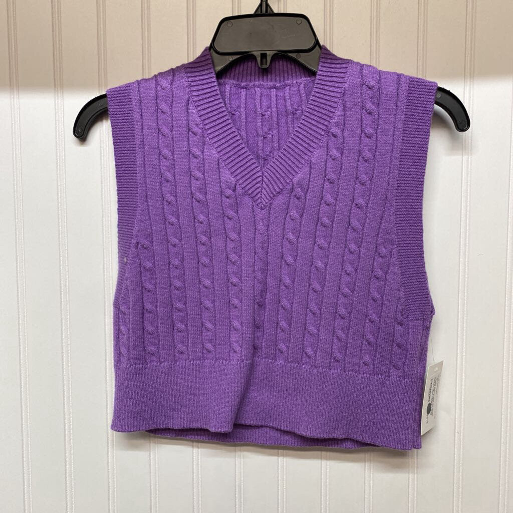 CABLE KNIT SWEATER VEST