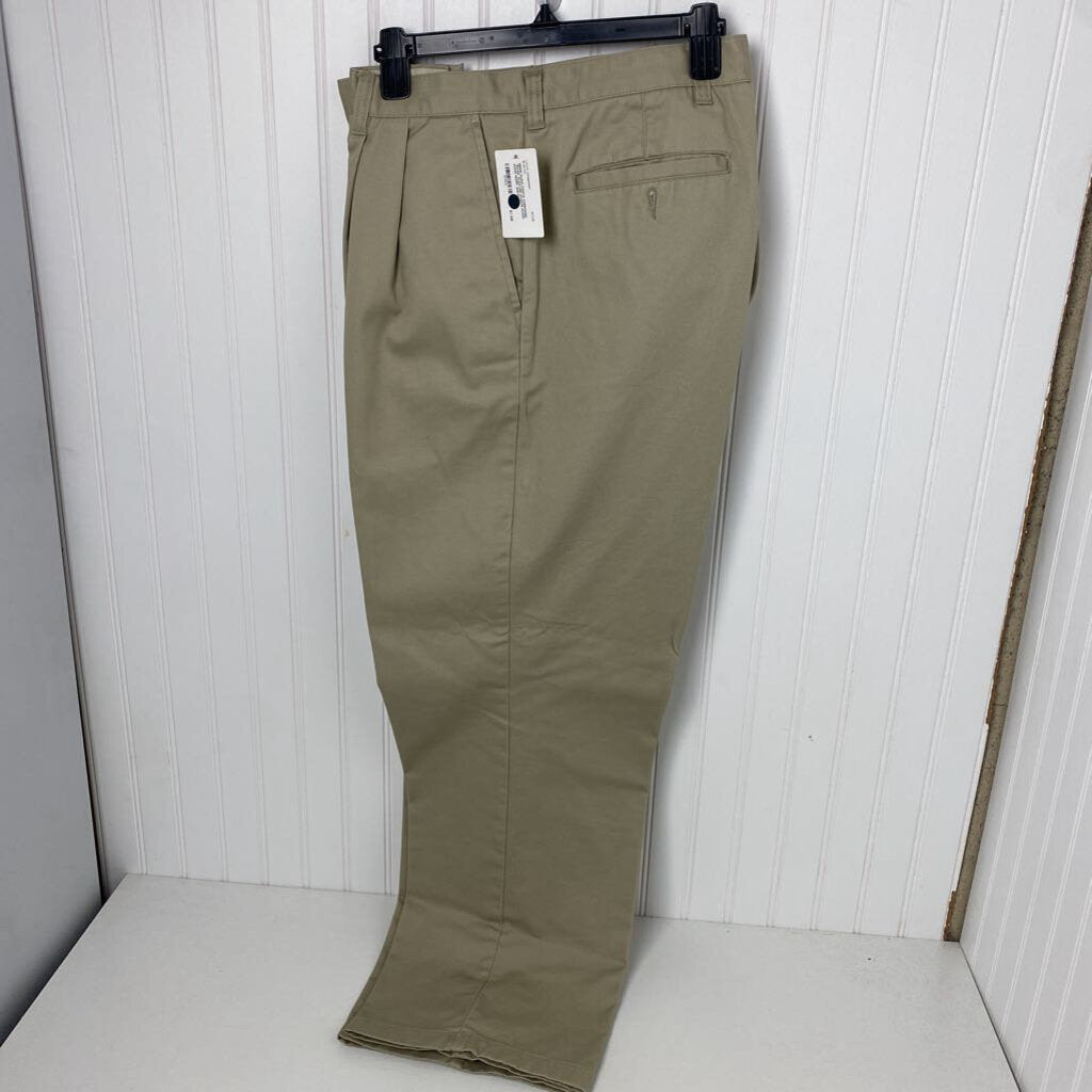 *BASIC PLEATED KHAKIS