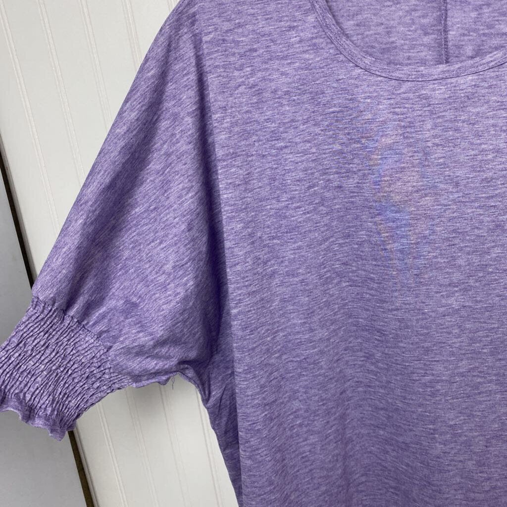 *S/S TOP WITH GATHERED SLEEVED