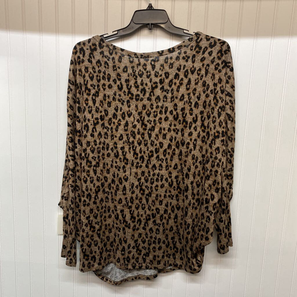 BASIC L/S ANIMAL PRINT TOP
