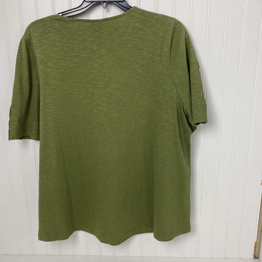 *S/S DRESS SHIRT WITH LACE ON THE NECKLINE