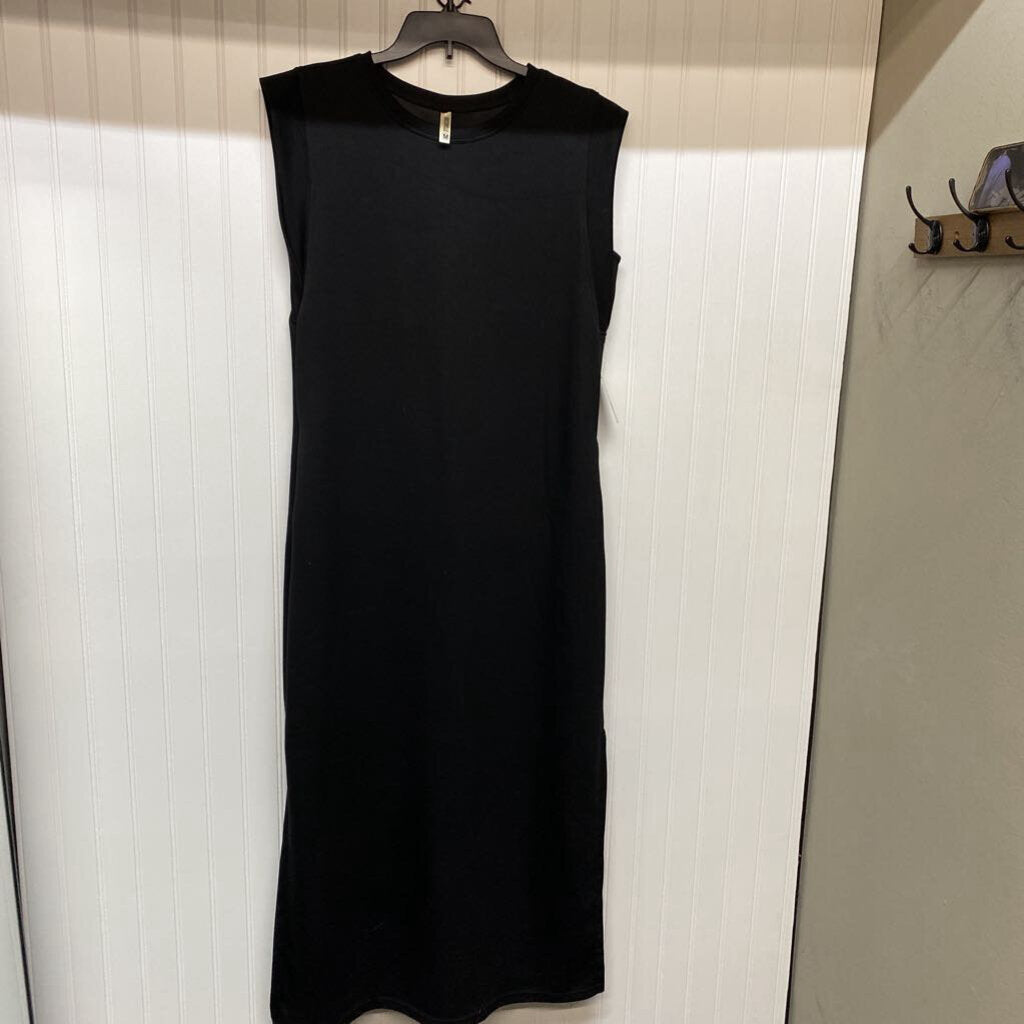 SLEEVELESS LONG DRESS