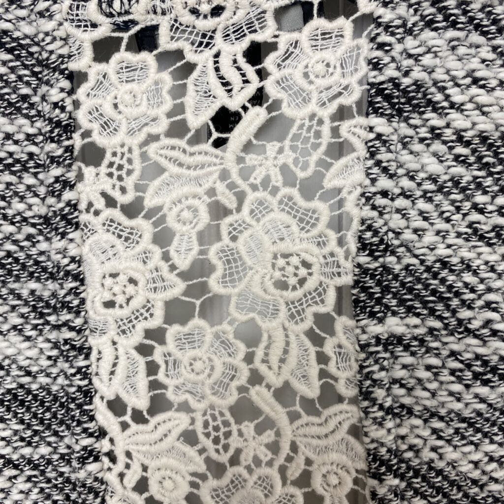 SHORT CARDIGAN W/ LACE