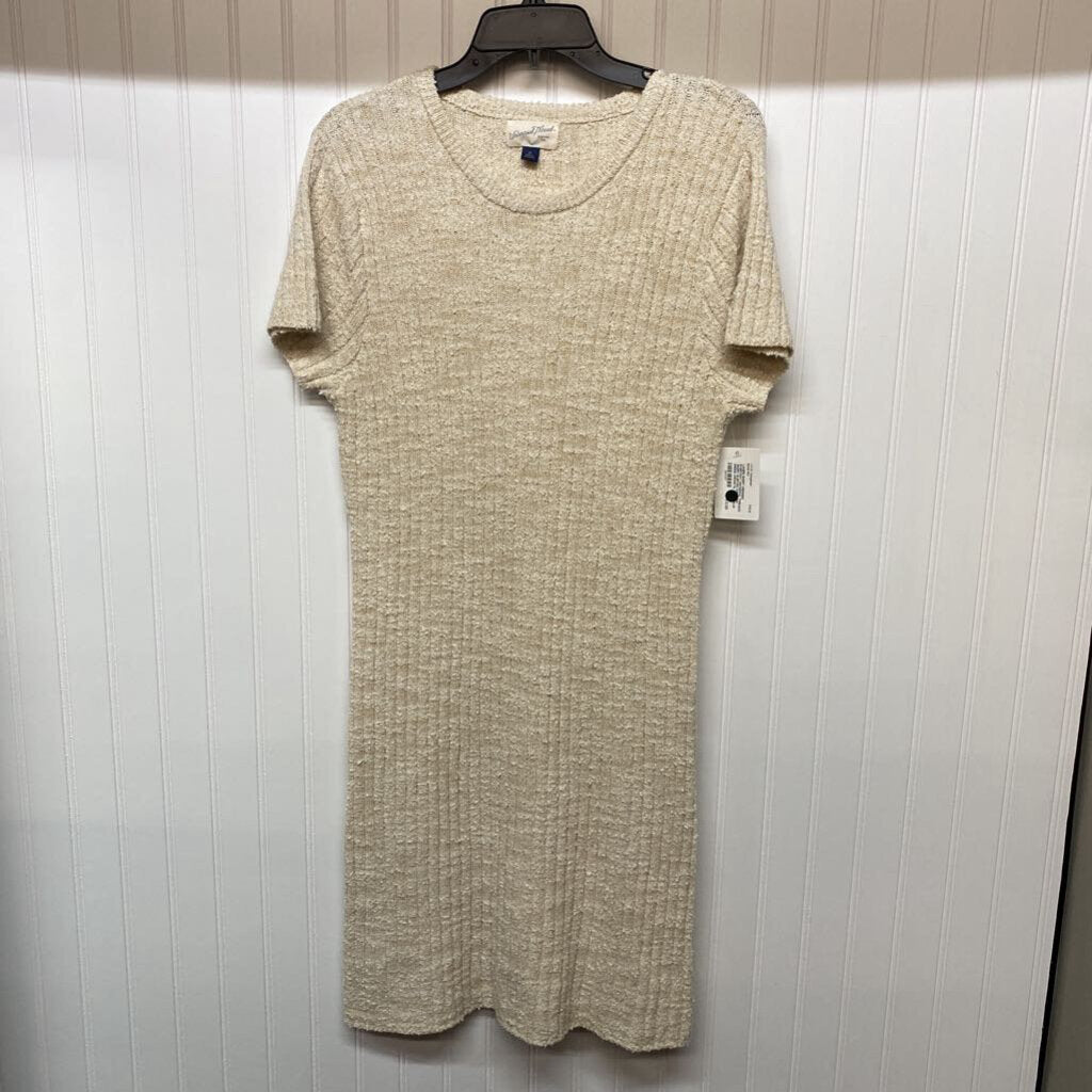 SHORT SLEEVED SWEATER DRESS