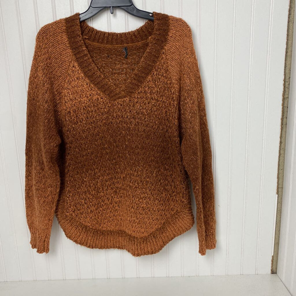 LOOSE KNIT SWEATER